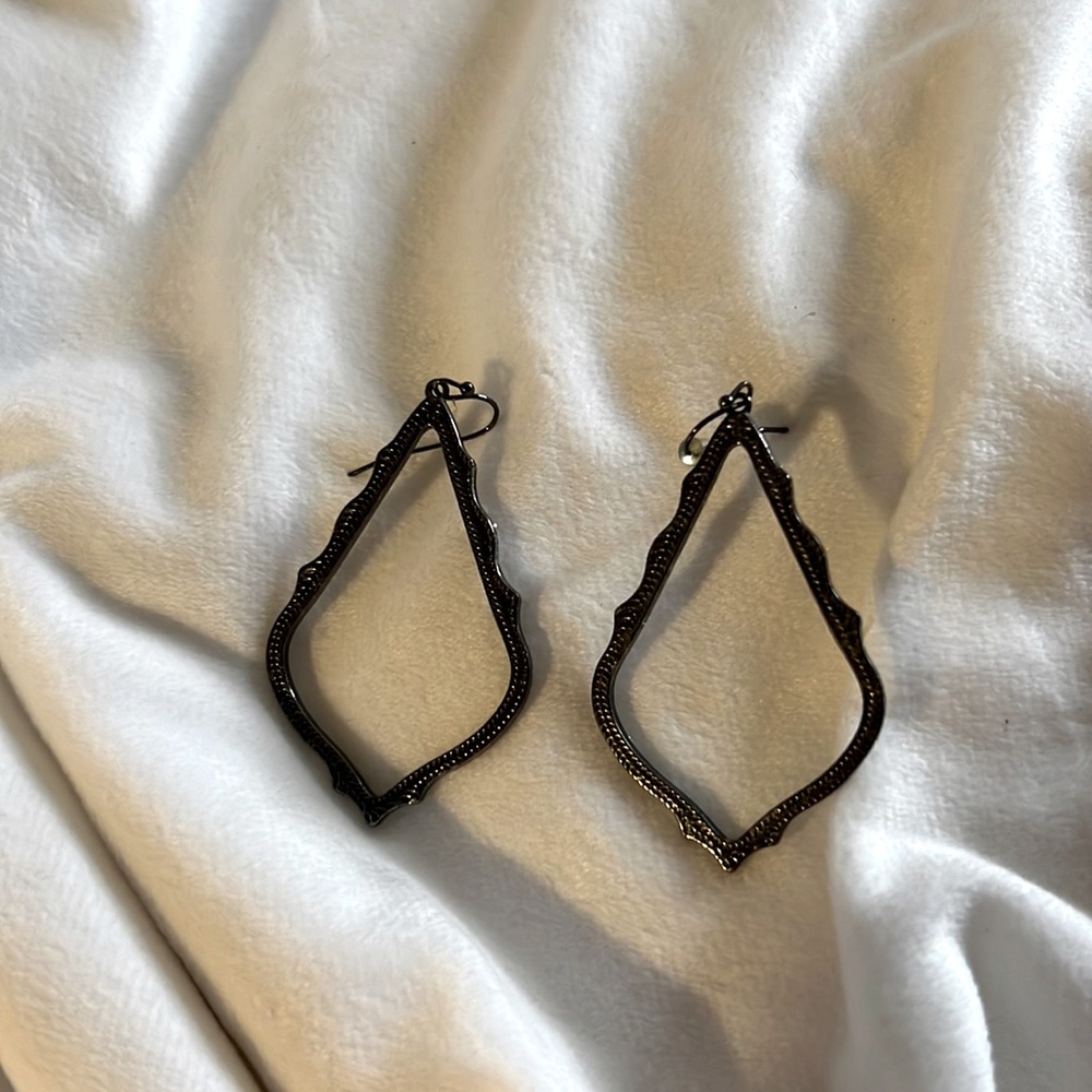Kendra Scott graphite earrings